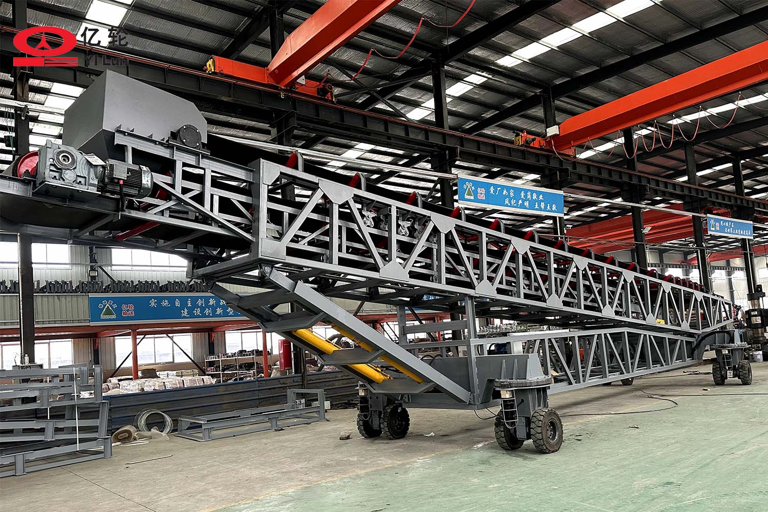 大型智能四驱轮式输送机